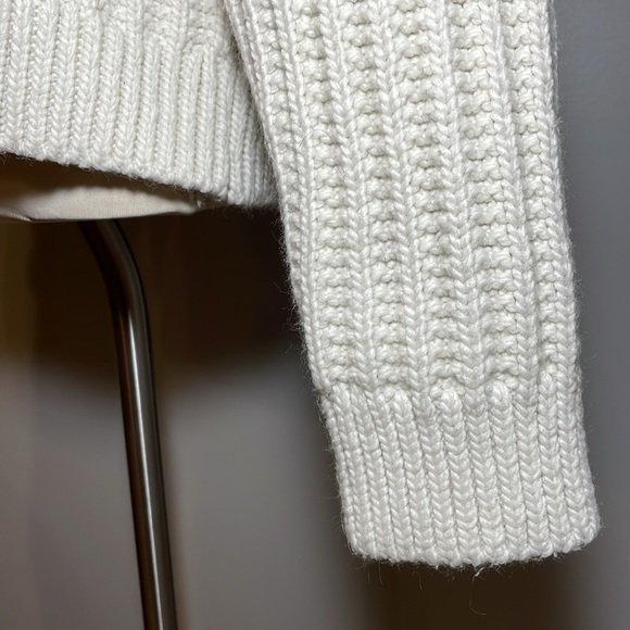 H&M Chunky Knit Fair Isle Cropped Sweater CREAM W/ BLACK ACCENTS / MEDIUM - Picture 5 of 11